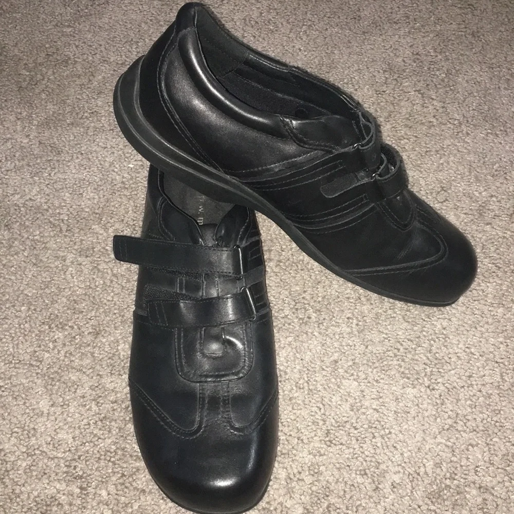 P W Minor Black Leather Womens Erog-Flex Shoes